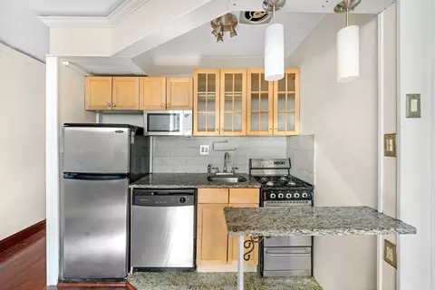 160 E 26th St #2A, New York, NY 10010