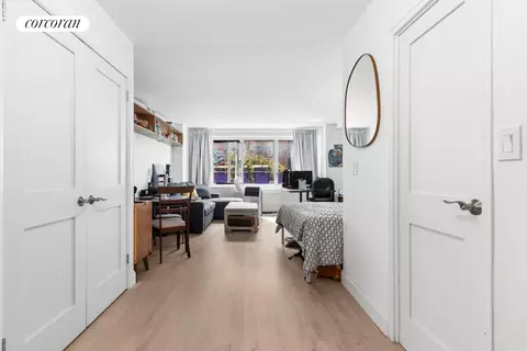 201 E 25th St #2B, New York, NY 10010