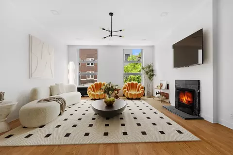 33 W 9th St, New York, NY 10011