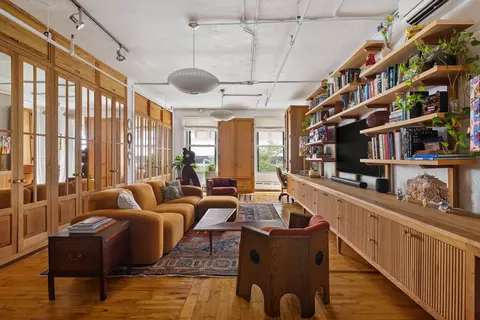 325 W 16th St #3W, New York, NY 10011