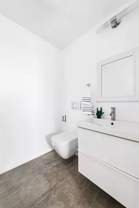 60 E 8th St #18D, New York, NY 10003 photo 9
