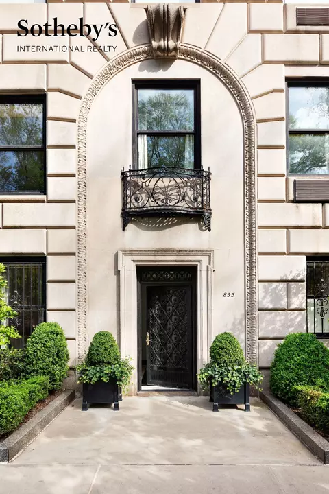 834 5th Ave #MAIS-C, New York, NY 10065