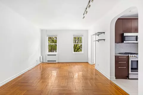 601 E 19th St #3R, Brooklyn, NY 11226