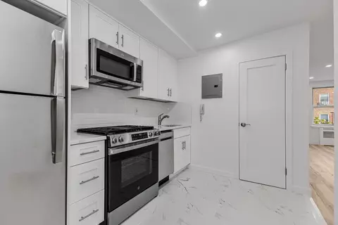 67-14 108th St #6D, Forest Hills, NY 11375
