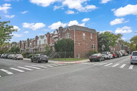 2136 E 28th St, Brooklyn, NY 11229