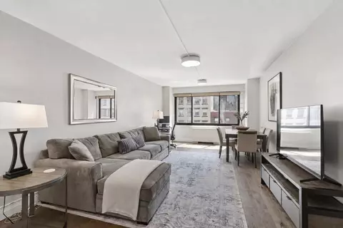 201 W 21st St #5F, New York, NY 10011