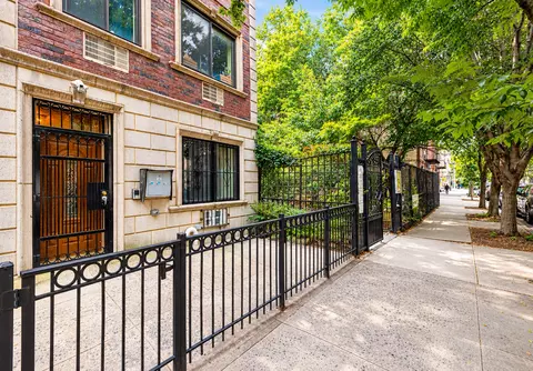 10 E 129th St #TH, New York, NY 10035