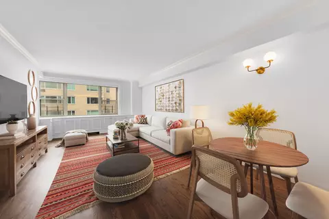415 E 52nd St #8MC, New York, NY 10022