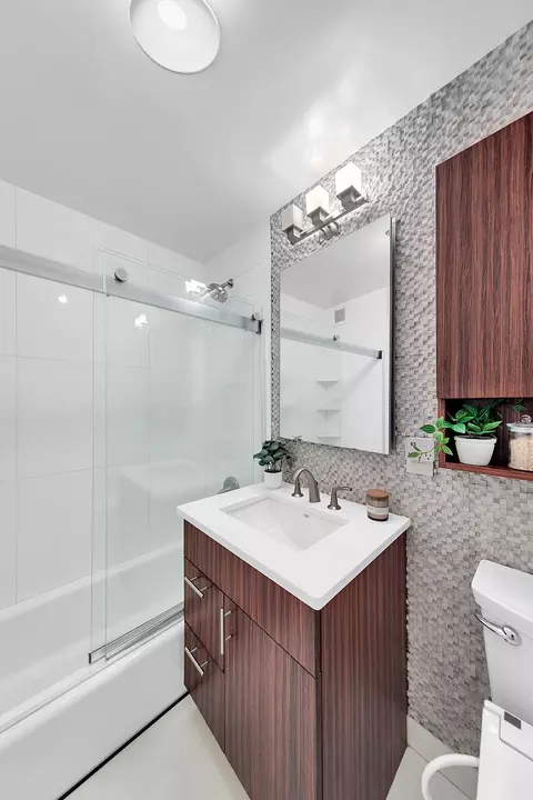 315 W 70th St #4-A, New York, NY 10023