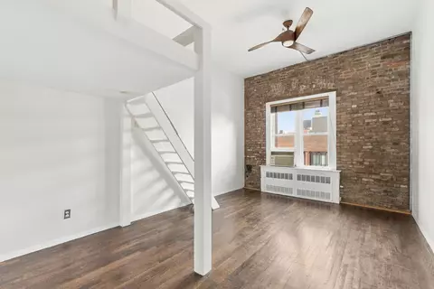 100 W 15th St #5F, New York, NY 10011