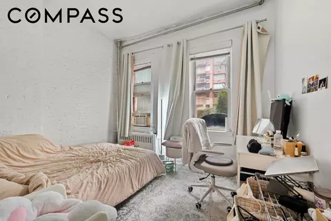 242 E 40th St, New York, NY 10016