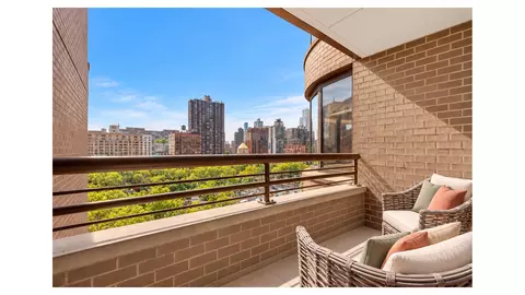 330 E 38th St #9P, New York, NY 10016