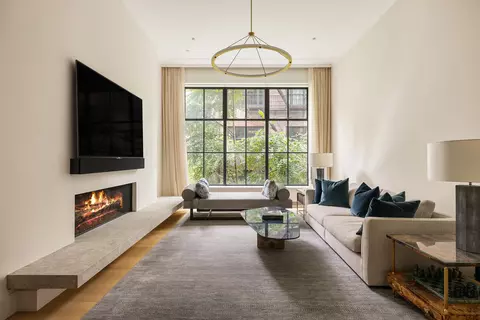 141 E 18th St, New York, NY 10003