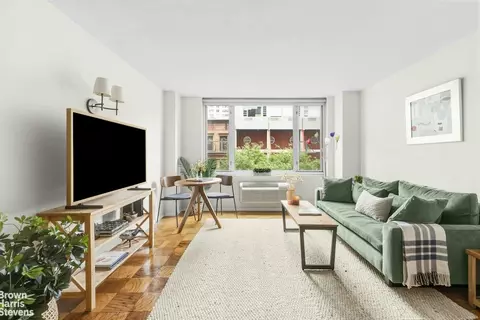 130 W 67th St #5L, New York, NY 10023