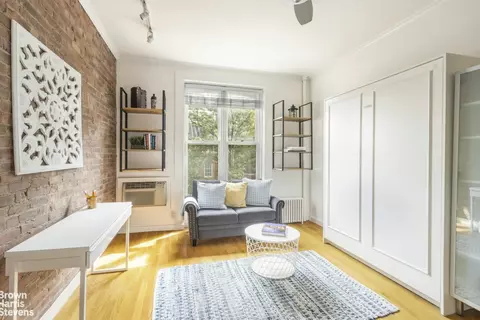 451 W 22nd St #2F, New York, NY 10011