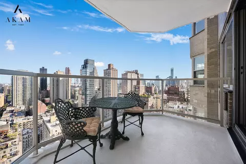 300 E 74th St #27A, New York, NY 10021