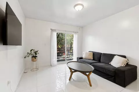 72 Huron St #2A, Brooklyn, NY 11222