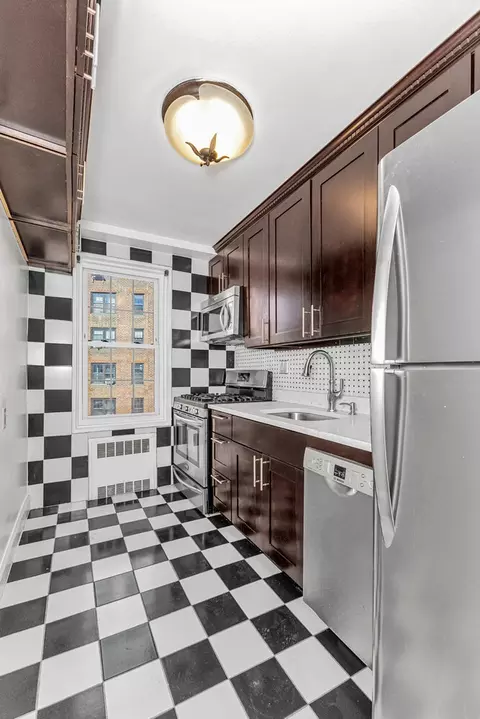 140-21 Burden Cres #306, Briarwood, NY 11435