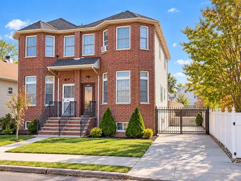 46 Mill Rd, Staten Island, NY 10306