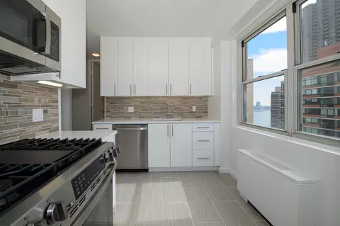 300 E 40th St #26-R, New York, NY 10016
