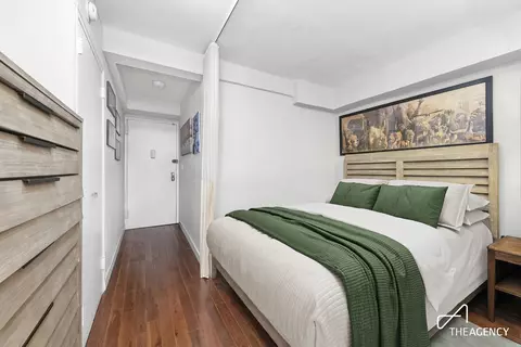 321 E 45th St #10A, New York, NY 10017