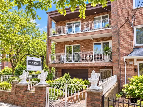 21-50 71st St, New York City, NY 11370