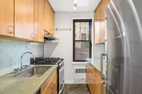 100 W 12th St #5A, New York, NY 10011