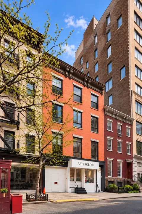 257 W 19th St, New York, NY 10011
