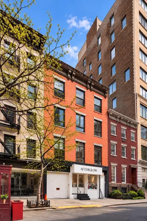 257 W 19th St, New York, NY 10011