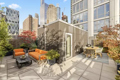 310 W 52nd St #6E, New York, NY 10019