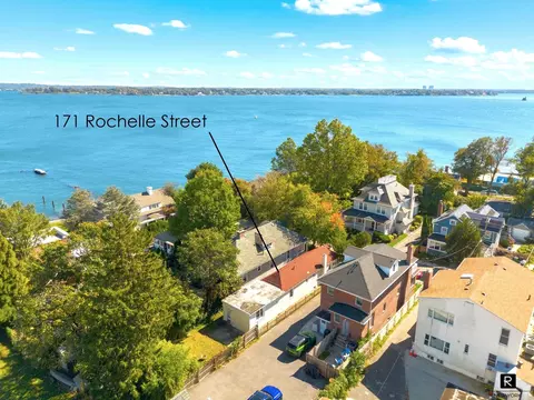 171 Rochelle St, New York City, NY 10464