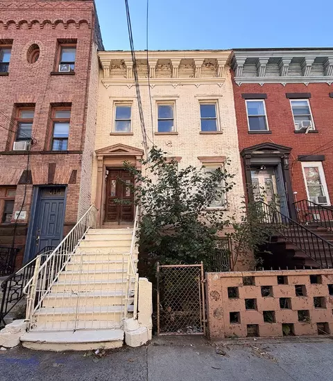 412 E 136th St, New York City, NY 10454