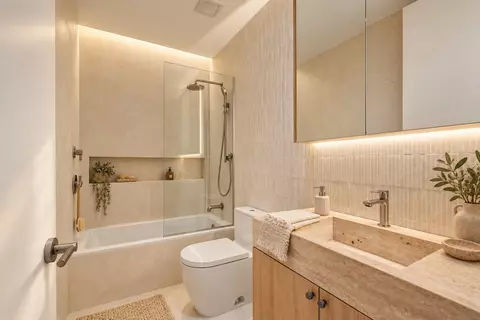 Bath - 174 Eagle St #GARDEN, Brooklyn, NY 11222 photo 1 of 1