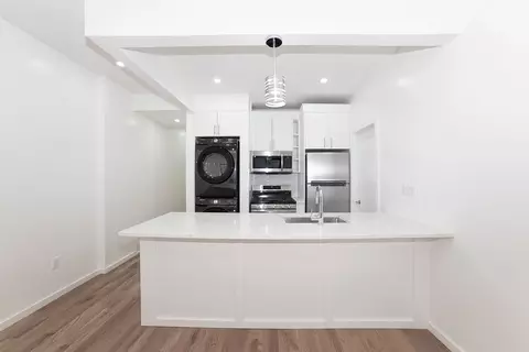 309 E Houston St #2-D, New York, NY 10002