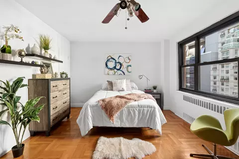 135 E 54th St #12F, New York, NY 10022