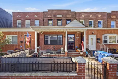 22-50 43rd St, New York City, NY 11105