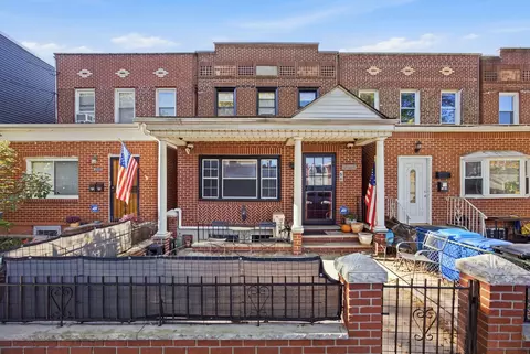 22-50 43rd St, New York City, NY 11105