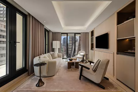 685 5th Ave #16D, New York, NY 10022