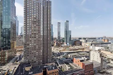 500 W 43rd St #21-B, New York, NY 10036
