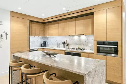 215 W 28th St #6A, New York, NY 10001