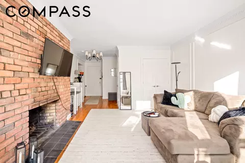 250 W 15th St #4B, New York, NY 10011