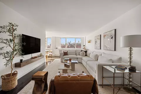 61 Jane St #16D, New York, NY 10014