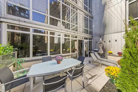 300 E 55th St #2F, New York, NY 10022