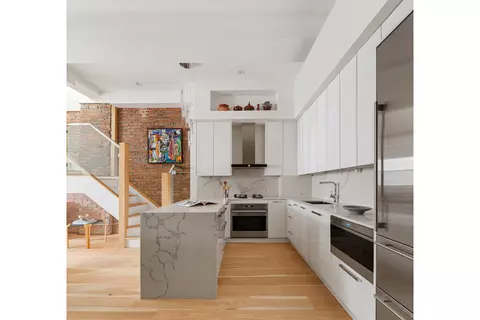 521 W 47th St #4D, New York, NY 10036
