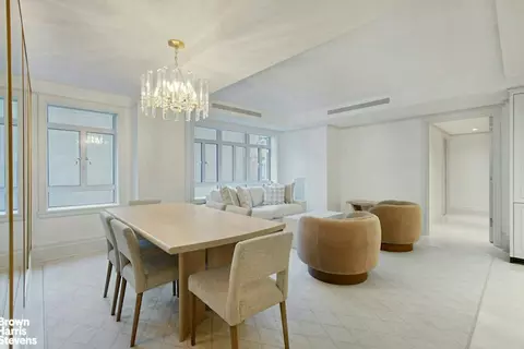 21 E 61st St #5F, New York, NY 10065