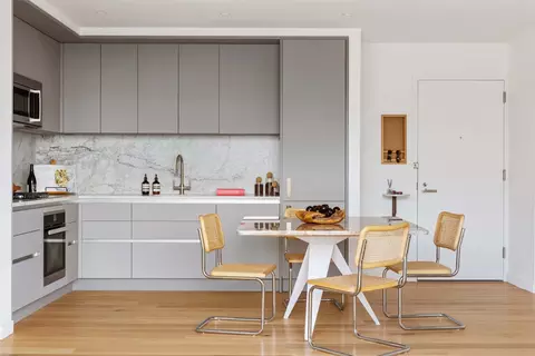 547 W 47th St #813, New York, NY 10036