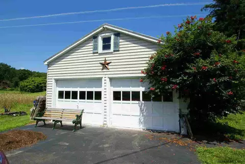 127 Williams Rd, Hampton, NY 12837 photo 2