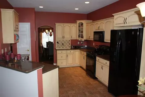 9 Camden Cir, Delmar, NY 12054 photo 2