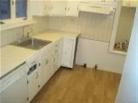 8 Myrtle Ave, Schenectady, NY 12304 photo 3