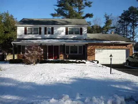 952 E Pine Hill Dr, Guilderland, NY 12084 photo 1